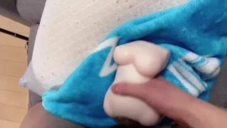 【個人撮影・男喘ぎ声あり】 10代大学生オナニー AVを見ながらオナホで喘ぎ、腰振り射精 素人男