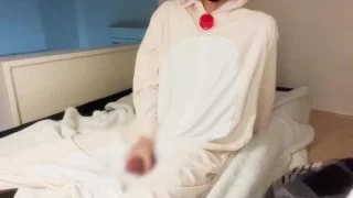 くまさんの着ぐるみでおちんちんしこしこオナニー♡ Hands-on masturbation with a penis in a stuffed bear