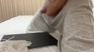 日本人大学生が下着の匂いを嗅ぎながらオナニー