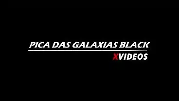 Batendo punheta assistindo um pornô delicioso