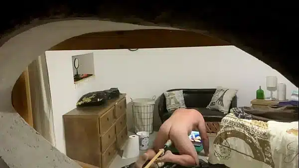 Hey Look at this guy fucking himself