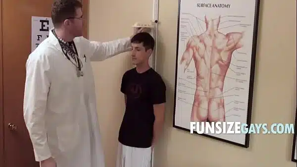 Hot Twink Lets Doctor Inside Him