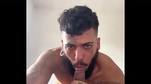 Ofereci café pro meu vizinho que ganhei pica pra mamar – Assista completo (RED)