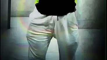 Chacal prostituto se deja humillar por webcam a cambio de unos cuantos pesos y se mete dedos al culo mientras se burlan de su pito chico en jaula de castidad